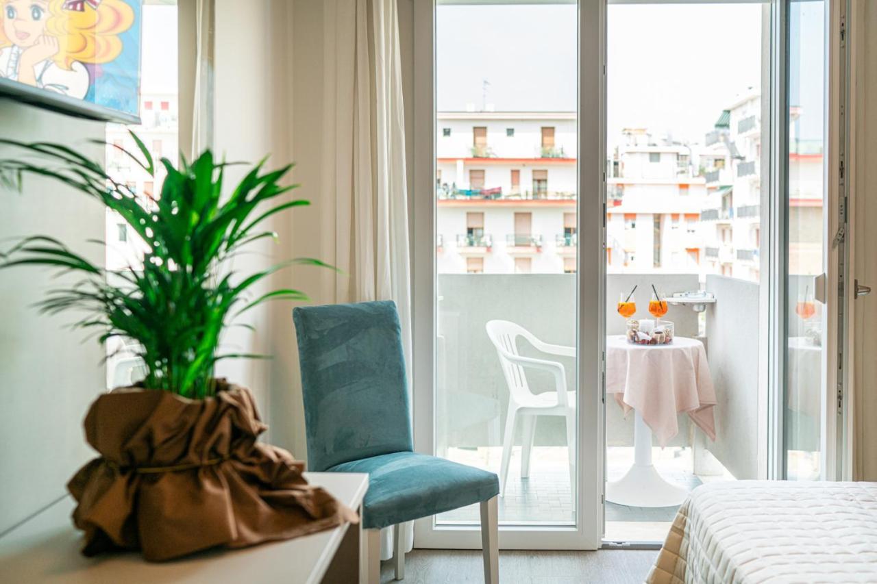 Hotel Pigalle Lido di Jesolo Eksteriør billede