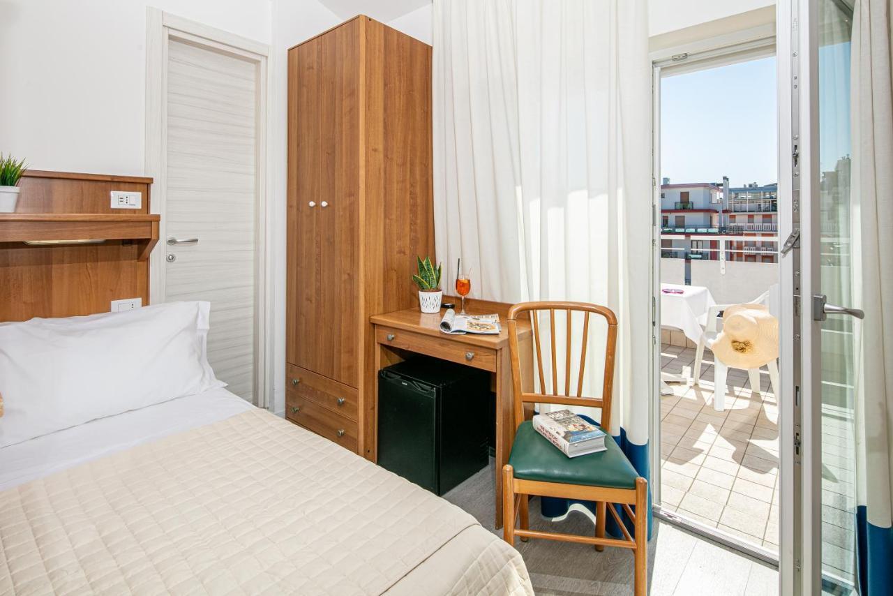 Hotel Pigalle Lido di Jesolo Eksteriør billede