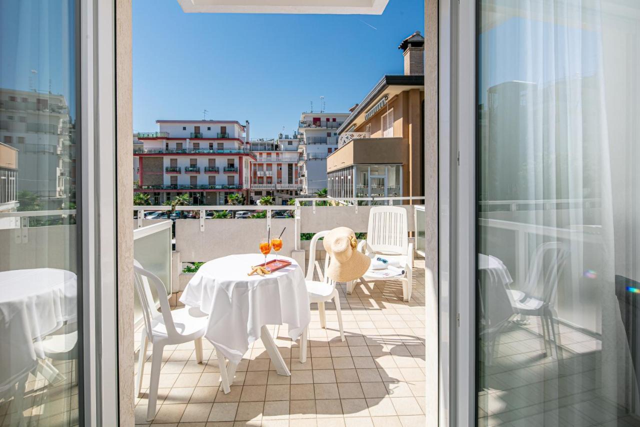 Hotel Pigalle Lido di Jesolo Eksteriør billede