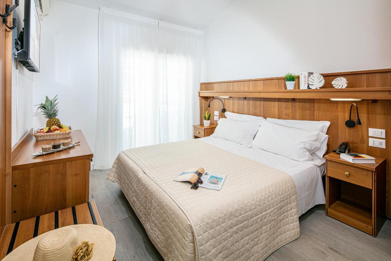 Hotel Pigalle Lido di Jesolo Eksteriør billede