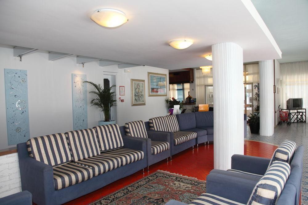 Hotel Pigalle Lido di Jesolo Eksteriør billede