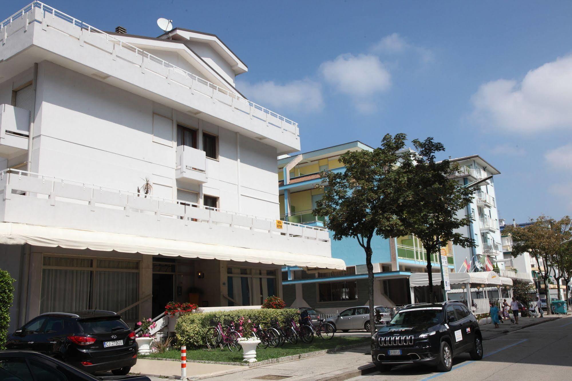 Hotel Pigalle Lido di Jesolo Eksteriør billede